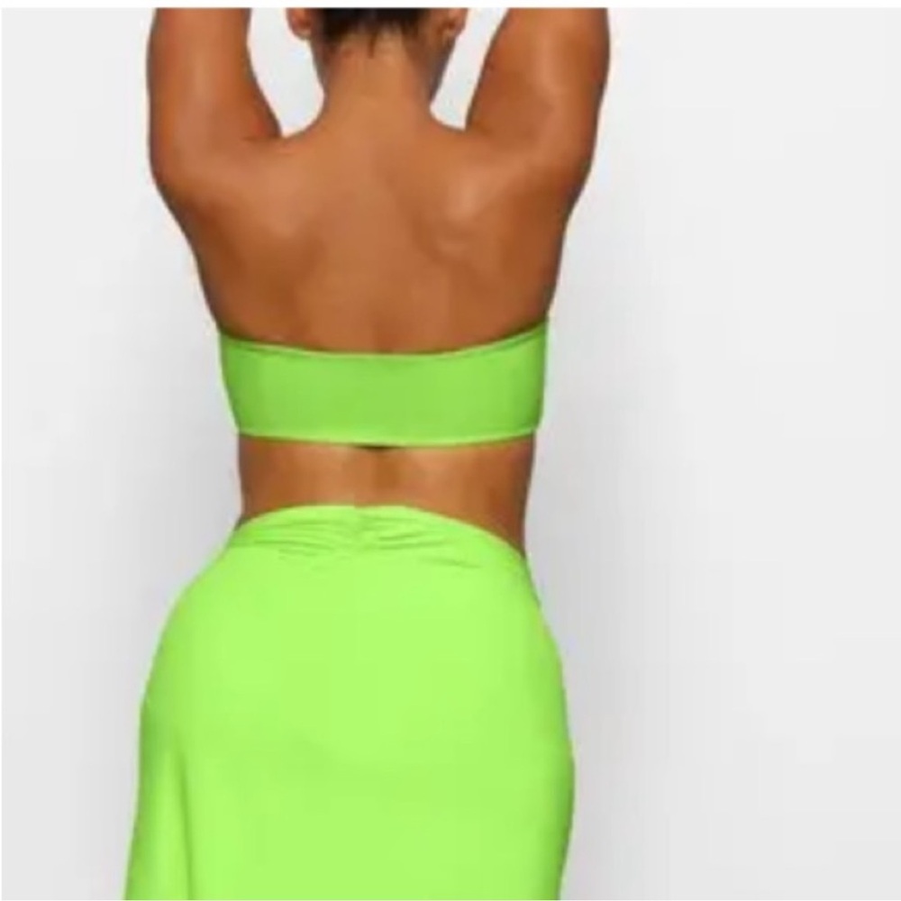 SKIMS Neon Green Bandeau Bikini Top - Picture 4 of 8